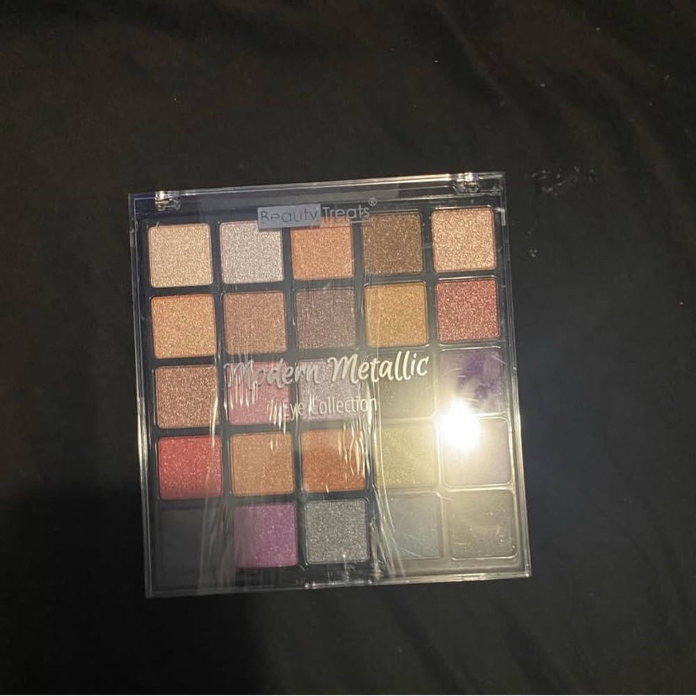 Modern Metallic Eyeshadow Palette